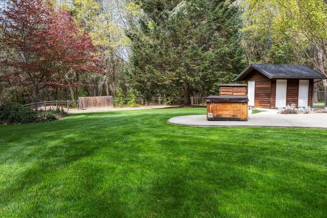 737 Pinecrest Drive, Grants Pass, OR 97526