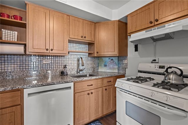 4625 Fifth Ave 206, Oakland, PA 15213