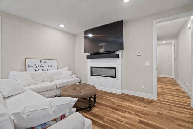 9060 E HIGHWAY AB, Columbia, MO 65201