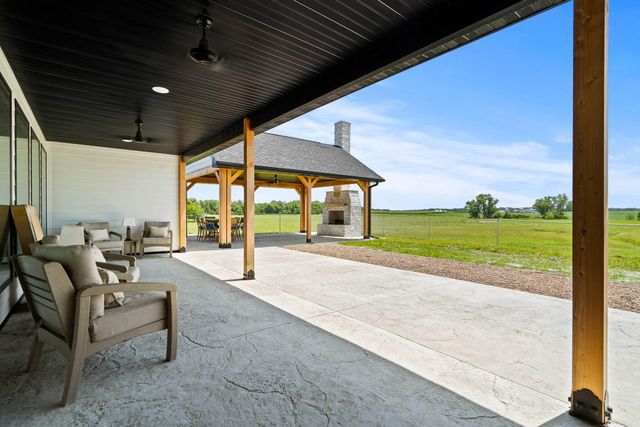 9060 E HIGHWAY AB, Columbia, MO 65201