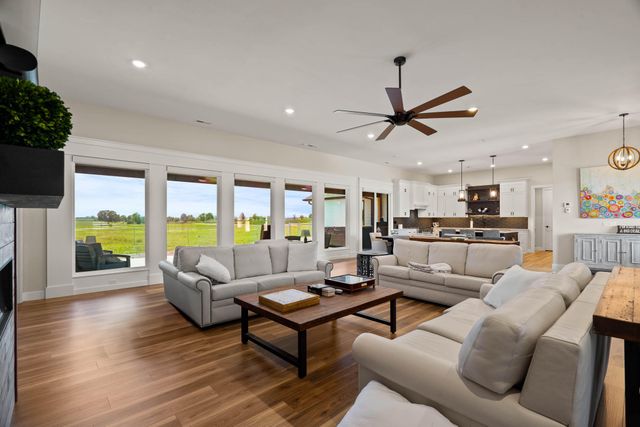 9060 E HIGHWAY AB, Columbia, MO 65201