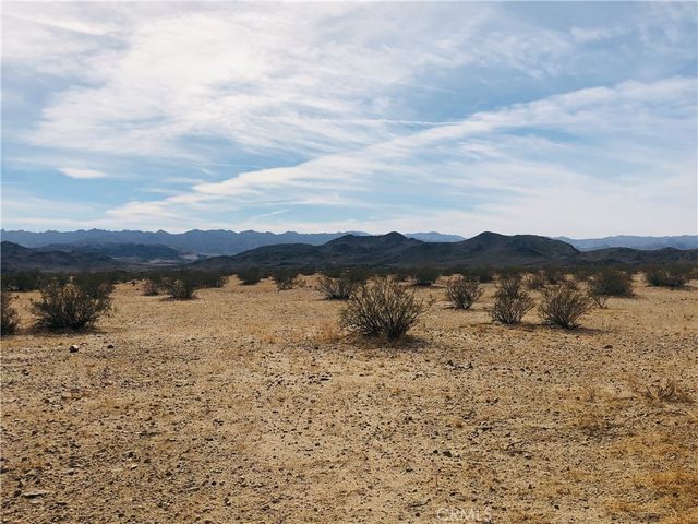 2 Fascination Avenue, Joshua Tree, CA 92252