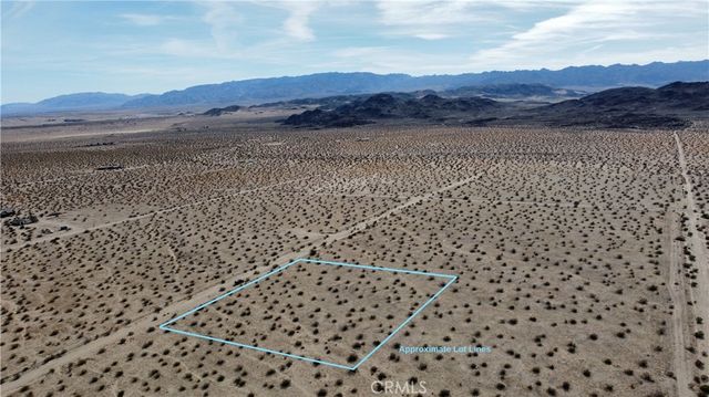 2 Fascination Avenue, Joshua Tree, CA 92252
