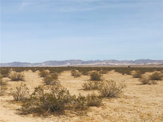2 Fascination Avenue, Joshua Tree, CA 92252