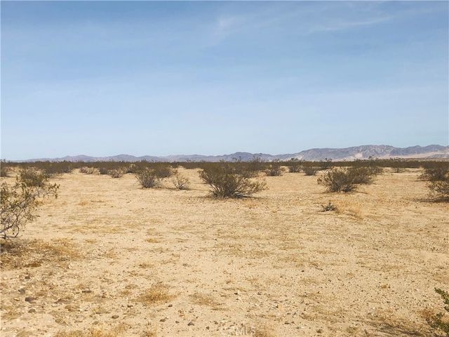 2 Fascination Avenue, Joshua Tree, CA 92252