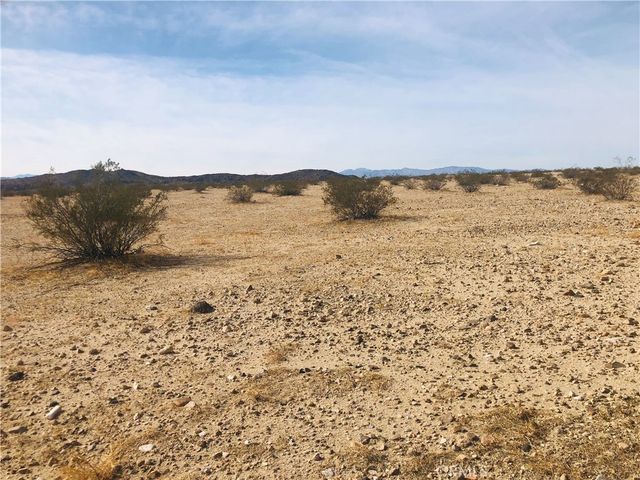 2 Fascination Avenue, Joshua Tree, CA 92252