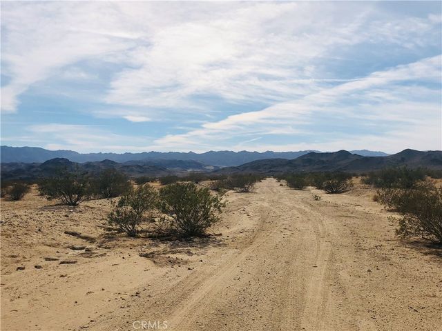 2 Fascination Avenue, Joshua Tree, CA 92252
