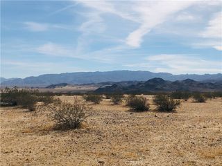 2 Fascination Avenue, Joshua Tree, CA 92252