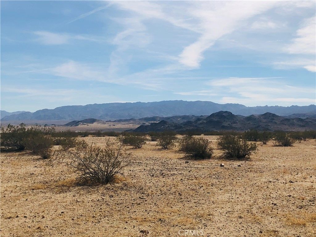 2 Fascination Avenue, Joshua Tree, CA 92252