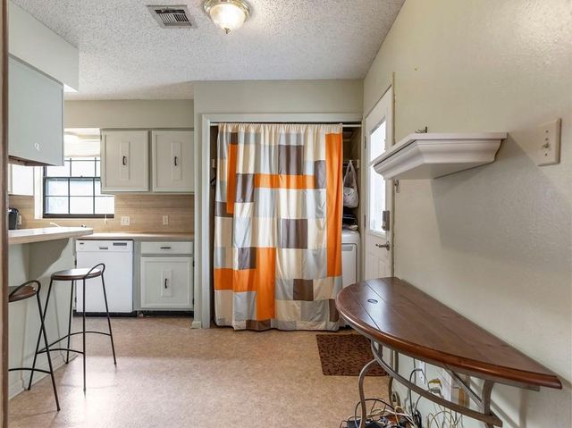 1710 Longhorn Avenue, Bay City, TX 77414