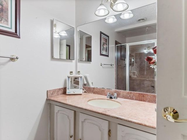 1710 Longhorn Avenue, Bay City, TX 77414