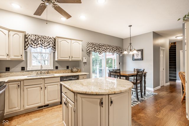 2119 Scarlet Oak Drive, Avon, IN 46123