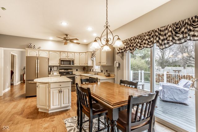 2119 Scarlet Oak Drive, Avon, IN 46123