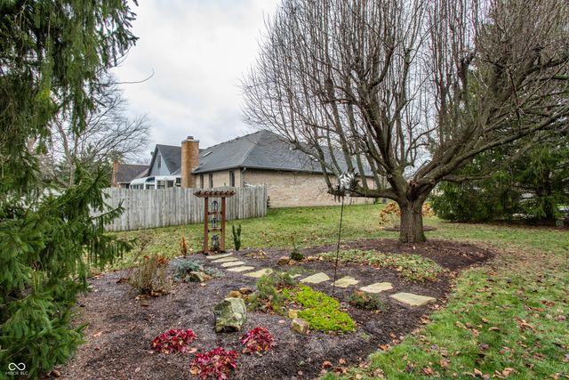 2119 Scarlet Oak Drive, Avon, IN 46123