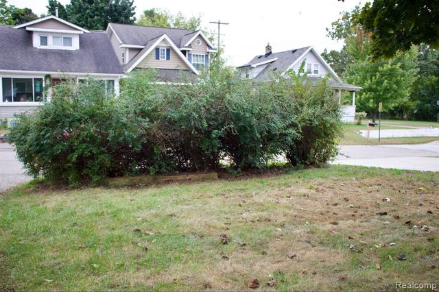 2960 Glenbroke Street, Keego Harbor, MI 48320