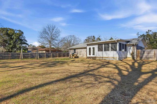 769 El Camino Dr, Cantonment, FL 32533