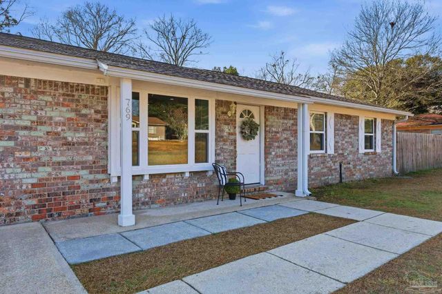 769 El Camino Dr, Cantonment, FL 32533