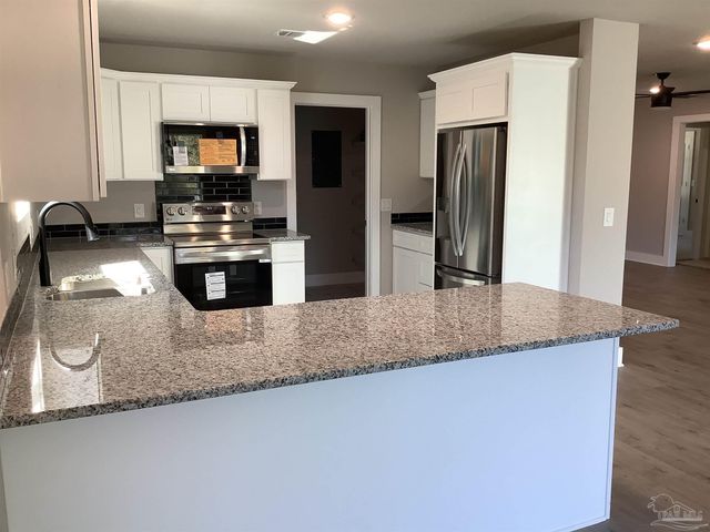 6413 Sanders St, Milton, FL 32570