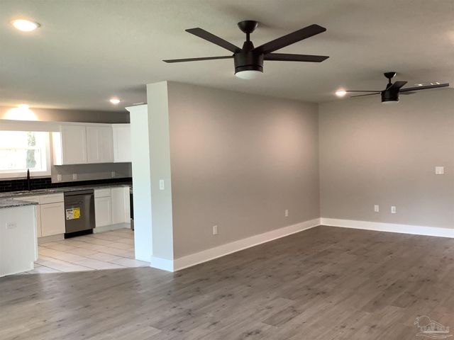 6413 Sanders St, Milton, FL 32570