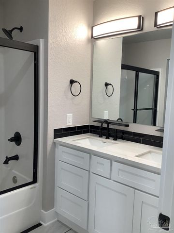 6413 Sanders St, Milton, FL 32570