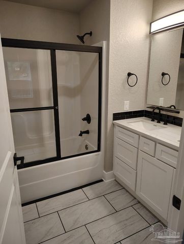 6413 Sanders St, Milton, FL 32570