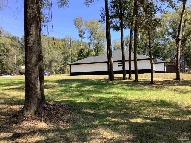 6413 Sanders St, Milton, FL 32570