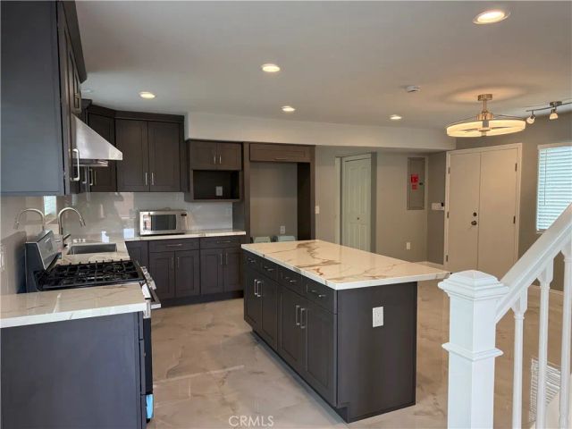 2102 NIOBE B, Anaheim, CA 92904