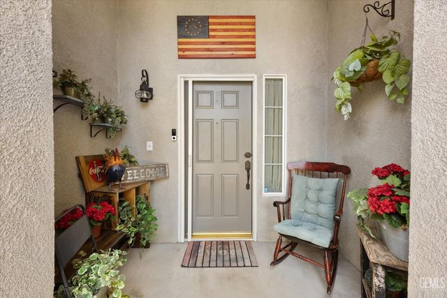 10001 Timeless Rose Court, Bakersfield, CA 93311