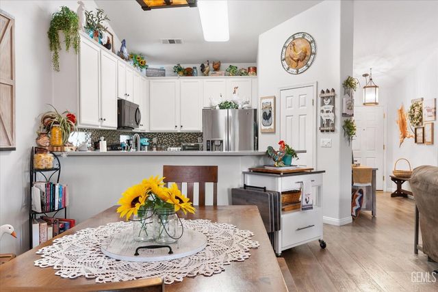 10001 Timeless Rose Court, Bakersfield, CA 93311