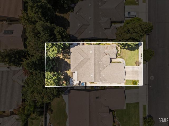 10001 Timeless Rose Court, Bakersfield, CA 93311