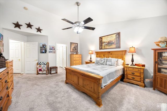 10001 Timeless Rose Court, Bakersfield, CA 93311
