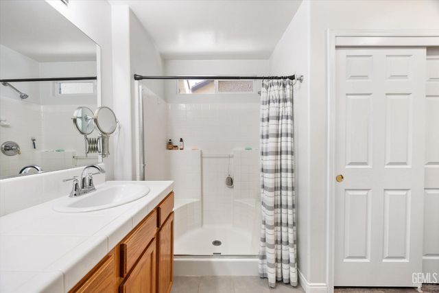 10001 Timeless Rose Court, Bakersfield, CA 93311