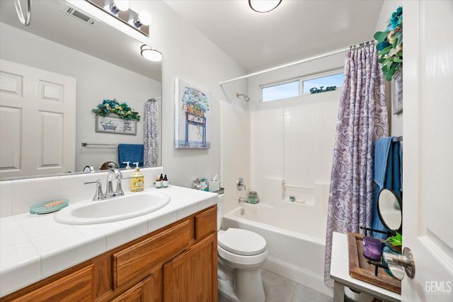 10001 Timeless Rose Court, Bakersfield, CA 93311