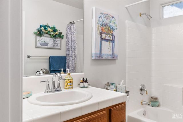 10001 Timeless Rose Court, Bakersfield, CA 93311