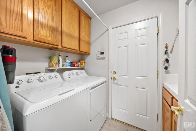 10001 Timeless Rose Court, Bakersfield, CA 93311