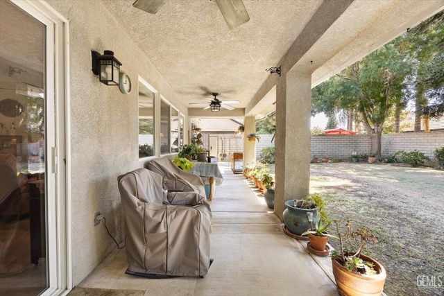 10001 Timeless Rose Court, Bakersfield, CA 93311
