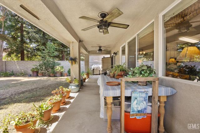 10001 Timeless Rose Court, Bakersfield, CA 93311