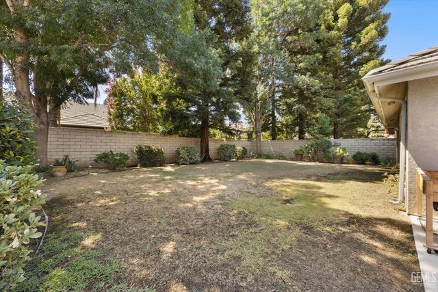 10001 Timeless Rose Court, Bakersfield, CA 93311