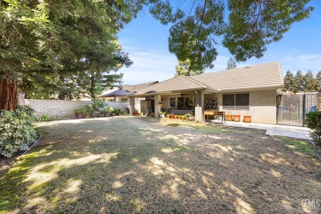 10001 Timeless Rose Court, Bakersfield, CA 93311