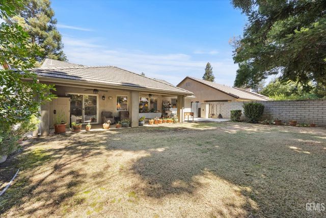 10001 Timeless Rose Court, Bakersfield, CA 93311