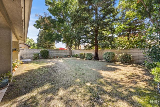 10001 Timeless Rose Court, Bakersfield, CA 93311