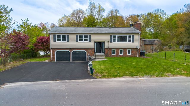 17 Fieldstone Road, Waterbury, CT 06704