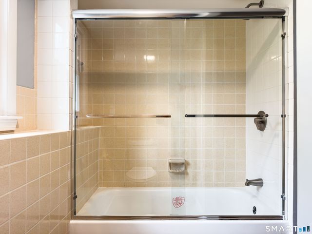 17 Fieldstone Road, Waterbury, CT 06704