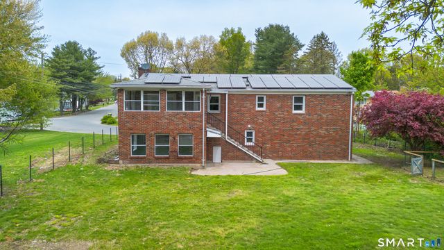 17 Fieldstone Road, Waterbury, CT 06704