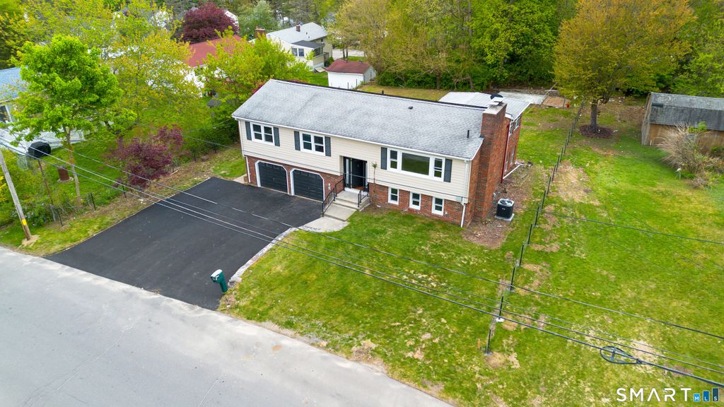 17 Fieldstone Road, Waterbury, CT 06704