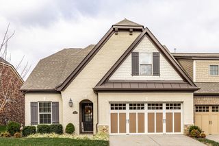 904 Cherry Grove Dr, Hendersonville, TN 37075
