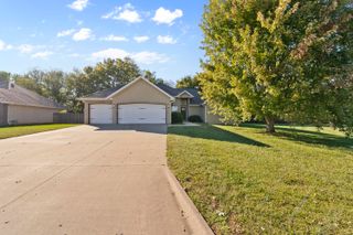 307 Wren Road, Willard, MO 65781