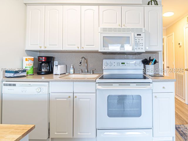 40 Folly Field Rd Apt C248, Hilton Head Island, SC 29928