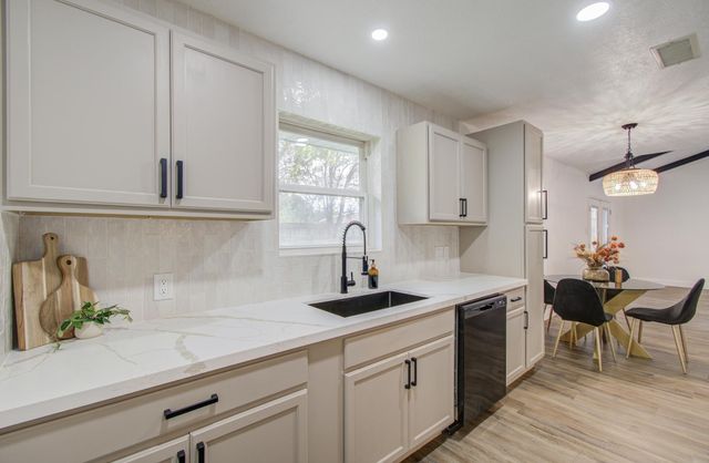 9923 Antrim Lane, La Porte, TX 77571