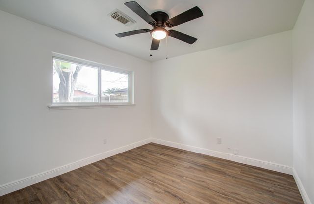 9923 Antrim Lane, La Porte, TX 77571